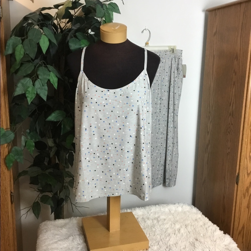 So jrs plus 2X pajama set gray with colorful dots/cami and cropped pants…